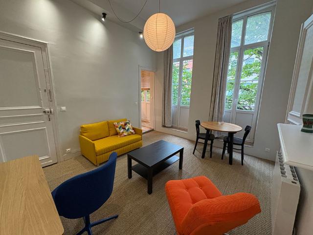 Studio MEUBLE 19,66m2, rue Inkerman – République réf G478 01R