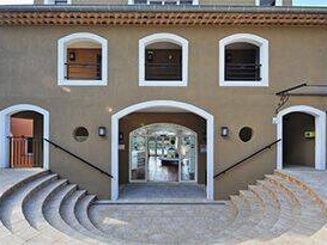 STUDIO MEUBLE 1ER ETAGE ASCENSEUR LOUE DE 1 A 3 MOIS DE SEPT A JUIN