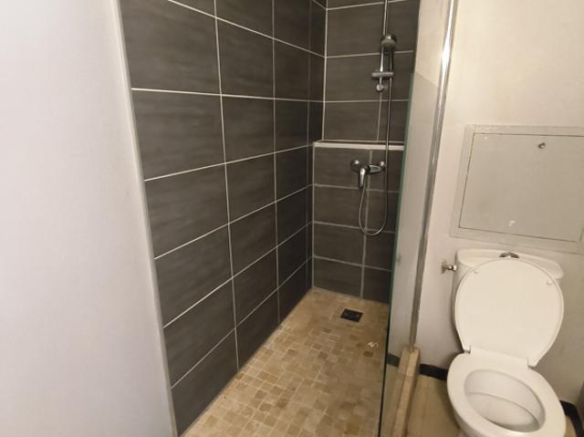 STUDIO MEUBLE 1ER ETAGE AVEC ASCENSSEUR PROCHE PORT QUARTIER