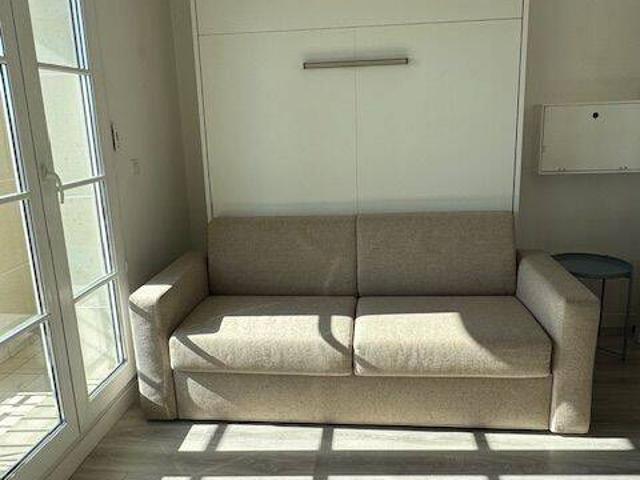 Studio meublé 24 m2 / cave / loggia