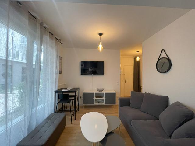 STUDIO MEUBLE 24m2 RUEIL MALMAISON 500m du COEUR DE VILLE IMMEUBLE RECENT ORIENTE SUD
