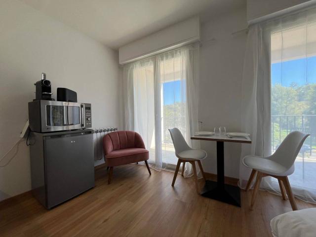 Studio meublé 25 m2 refait à neuf avec terrasse – 390 euros/mois CC