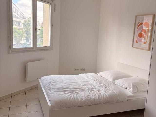 Studio meublé 26m2 première location metro à 200m
