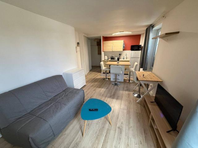 Studio meublé 27 m² – Centre ville de Champigny – RER A – 900 € CC