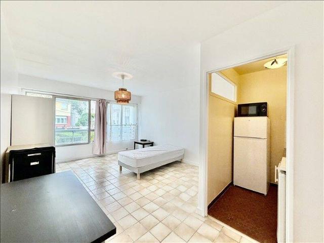 Studio meublé 28 m² – RDC, cuisine indépendante – Versailles