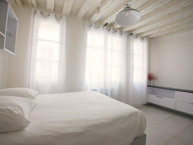 Studio meublé 21 m² Paris 1er Halles — Idéal pied à terre / Étudiant Bail civil