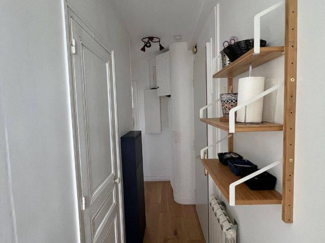 Studio meublé 23 m² avec terrasse 12 m² – Paris 18ᵉ Grandes Carrières