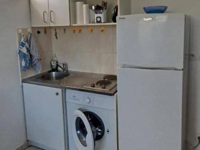 STUDIO MEUBLE 23M²