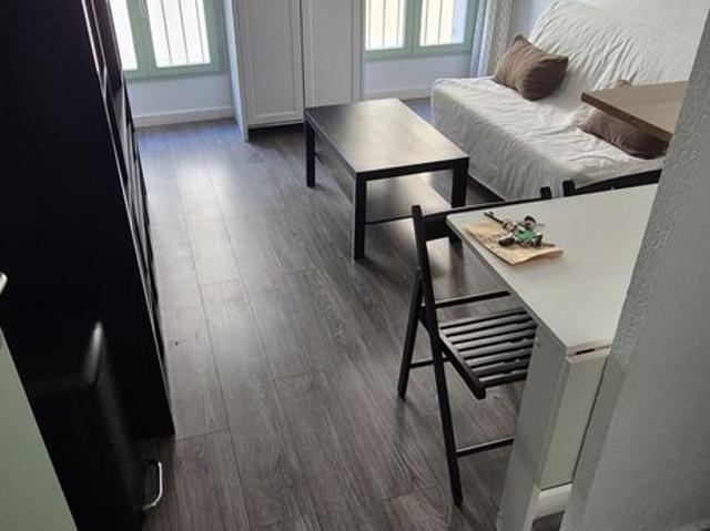 Studio MEUBLE 2EME étage au centre de Toulon idéal étudiant ou militaire