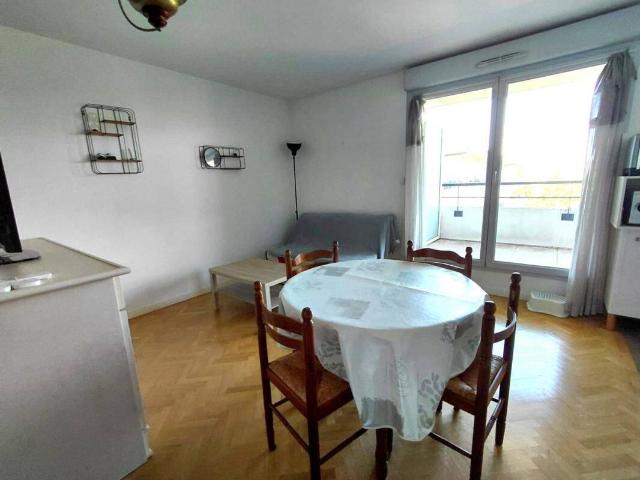 Studio meublé 30,87 m² avec balcon et parking Saint Ouen l'Aumô