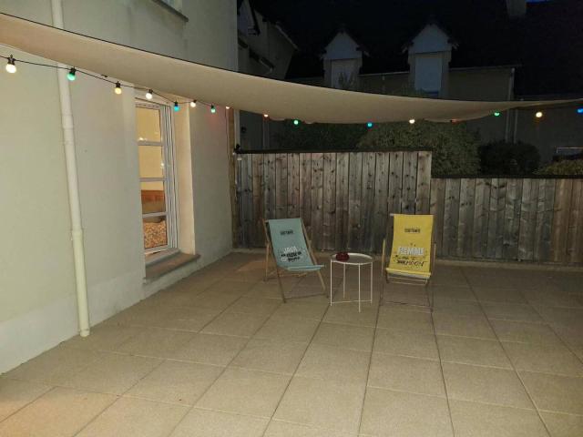 Studio meublé 32 m² rénové + terrasse 36 m² + parking — Bail étudiant sept./juin — 5 min de Saint Malo
