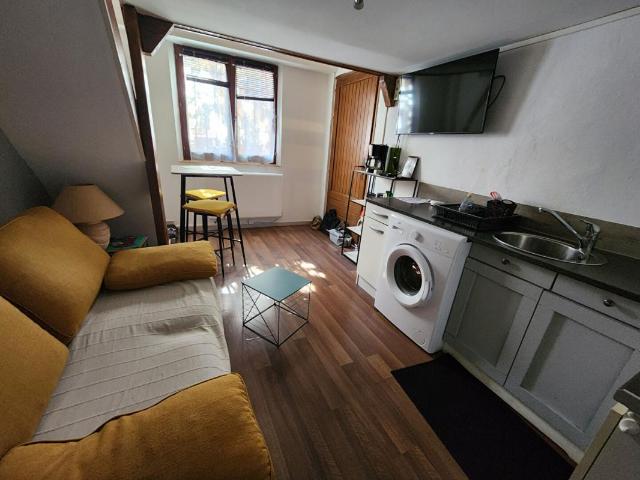 Studio mezzanine meublé à louer Centre de Saint Raphaël
