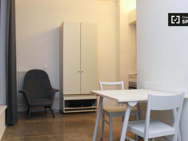 Studio mit Balkon zu vermieten in Friedrichshain, Berlin
