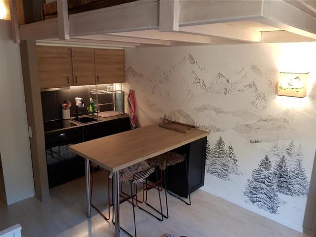 Studio mit Schlaf Mezzanine, möbliert und renoviert
