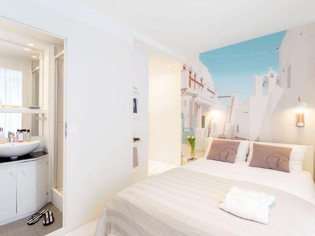 Studio Mini, Kitchenette Weekly Housekeeping Included