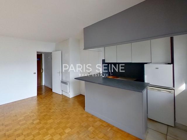 STUDIO NON MEUBLÉ *BEAU BALCON * VUES DÉGAGÉES*CLAIR ET CALME