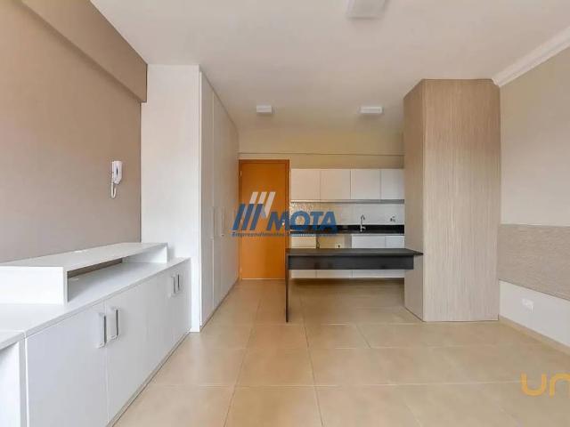 Studio na Conselheiro Araújo Centro Curitiba PR, aluguel por R$ 1.950