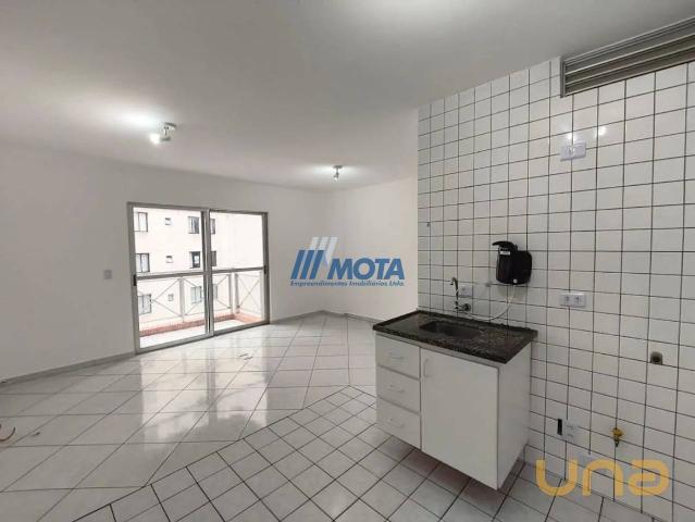 Studio na Lamenha Lins Centro Curitiba PR, aluguel por R$ 1.900