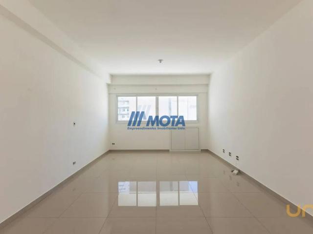 Studio na Visconde de Guarapuava Centro Curitiba PR, aluguel por R$ 1.800