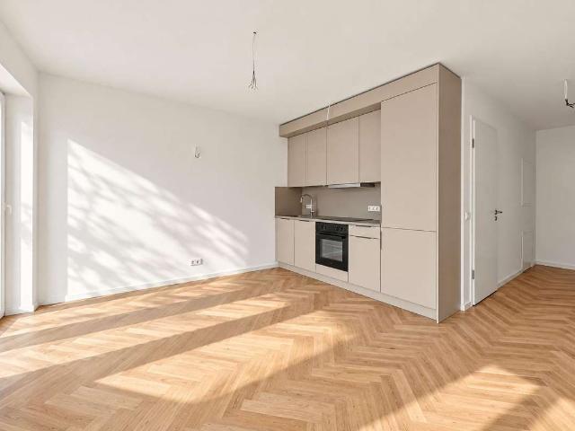 STUDIO NEUBAUWOHNUNG mit eigenem Garten im schönen Charlottenburg