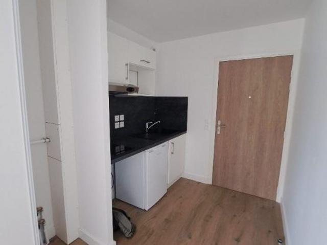 STUDIO NEUF AVEC BALCON ET PARKING