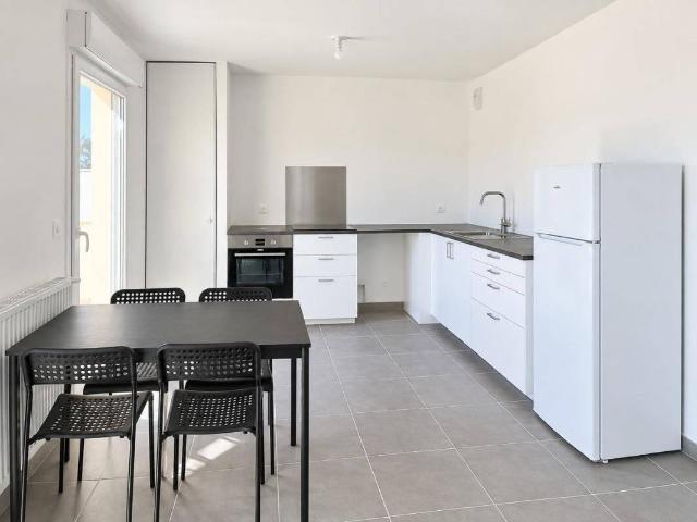 Studio neuf meublé avec terrasse et garage à ORANGE