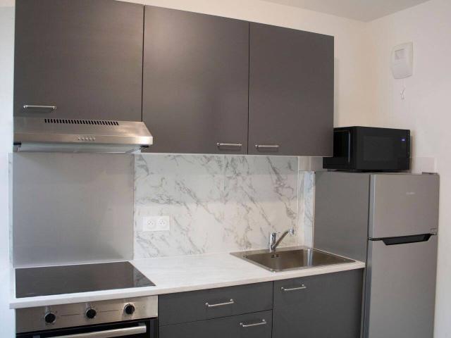 Studio neuf meublé avec balcon et parking 7 min RER B Le Bourget