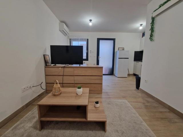 STUDIO NEUF MEUBLE ET EQUIPE + PARKING A TAIN L'HERMITAGE
