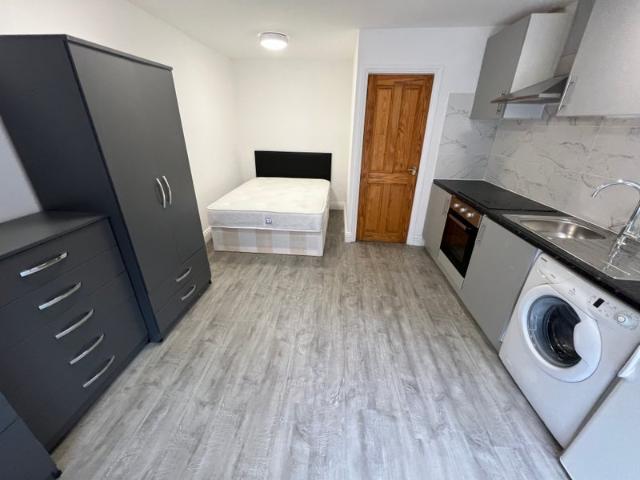 Studio near Willesden Green station