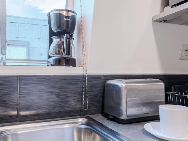 Studio near Gare du Nord/Est, Paris Amsterdam Apartments for Rent