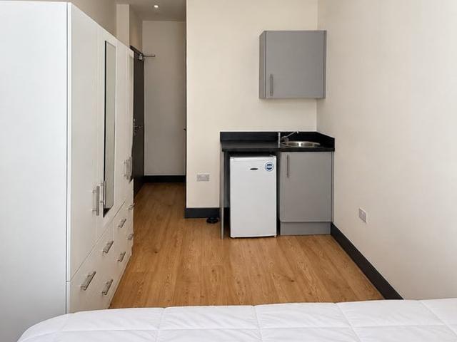 Studio near Hampstead & Camden bills included