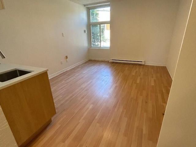 Studio Saint Charles Borromée $1,099 /mo