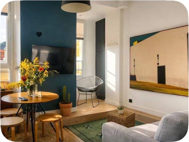 Studio scandinave avec vue sur le port