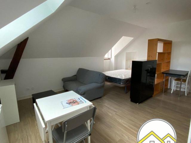 studio semi meublé