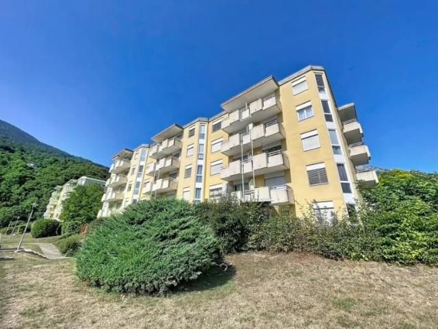 Studio situé au 2ème étage d'un immeuble avec ascenseur, proche de toutes les commodités et espaces verts. Comptoir Immobilier