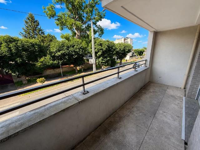 Studio situé en centre ville de Combs la Ville
