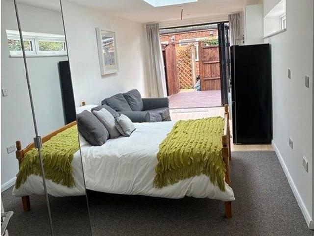 Studio, Slough SL1, Studio to rent, £995 pcm | PrimeLocation
