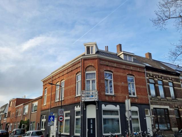 Studio Studio Surface Area: 43m2