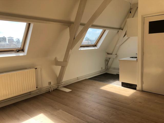 Studio Studio Surface Area: 32m2