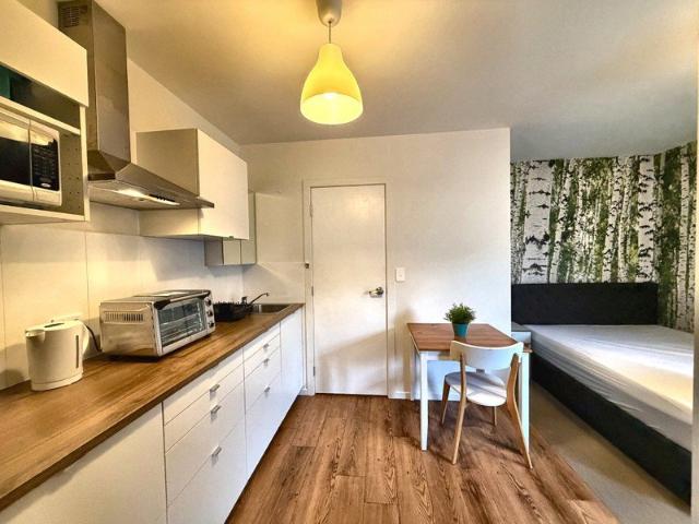 Studio style apartments in Rooming House!