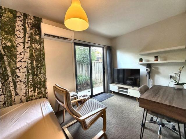 Studio style apartments in Rooming House!
