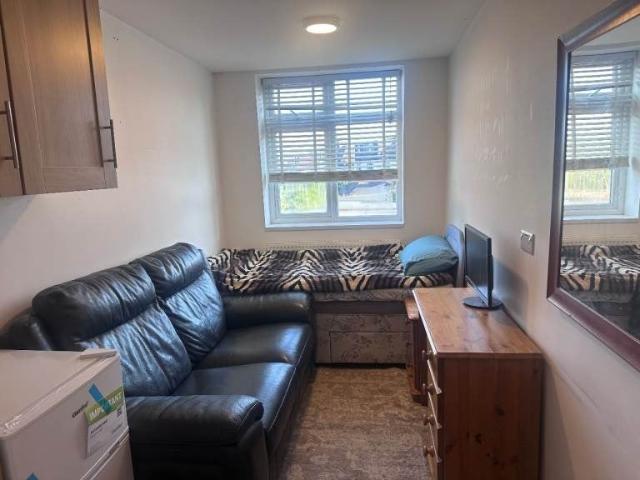 Studio Style En Suite with Private Kitchen HA1 1TH
