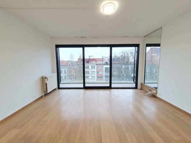 Studio suspendu l. 1180 Uccle 820 €