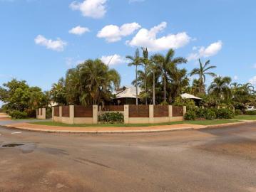 Studio + Pool + 5 Bedrooms with Dual Access Living in Sunset Park