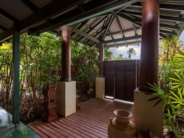 Studio + Pool + 5 Bedrooms with Dual Access Living in Sunset Park