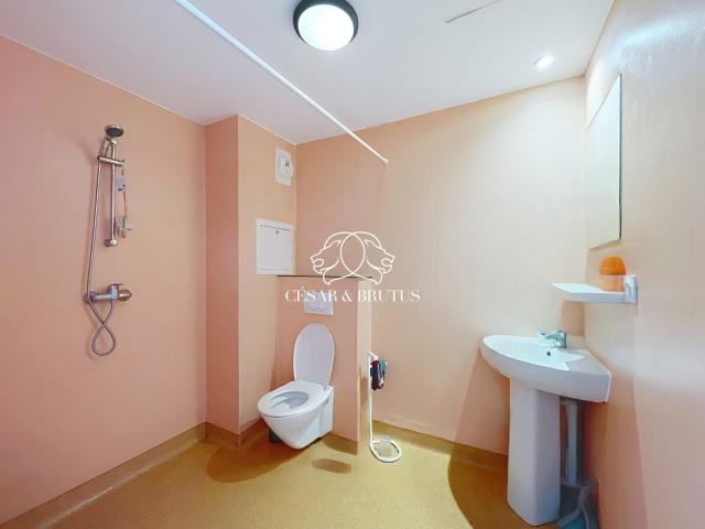 Studio + Parking Bail Commercial Etage Eleve 19m² Lyon 7ème