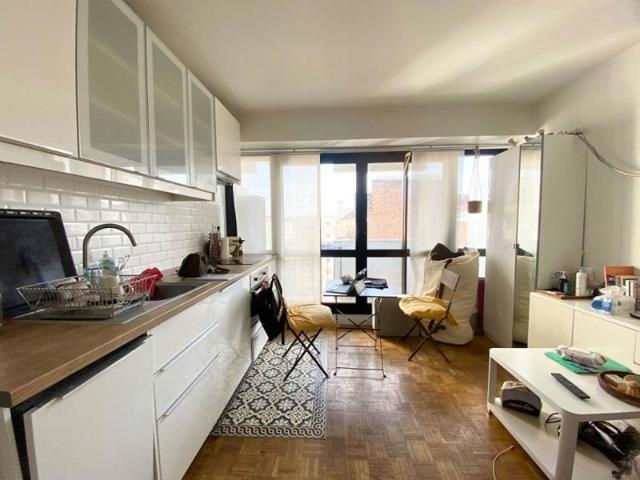 STUDIO PARIS 15 de 18,50 m2 + balcon