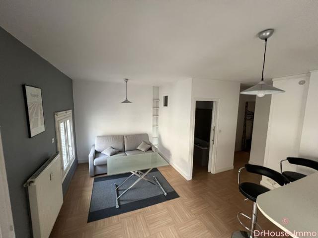 Studio plateau 30 m² Immeuble historique de qualité