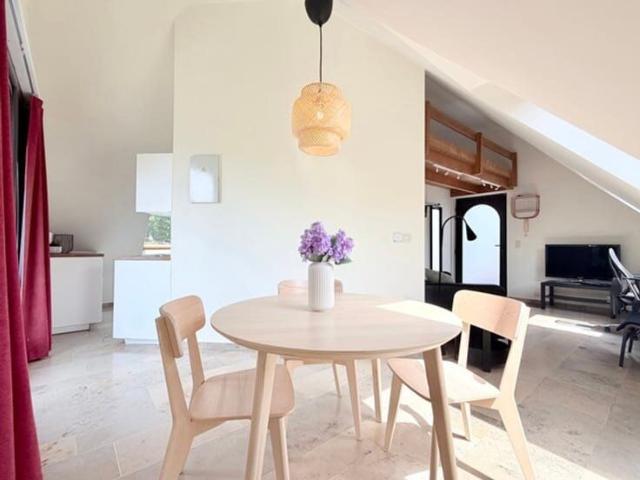 Studio prêt à vivre avec terrasse sud ouest, parking et vue