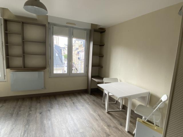 STUDIO PRET DE MEUBLES RUE DES GRANDES ECOLES